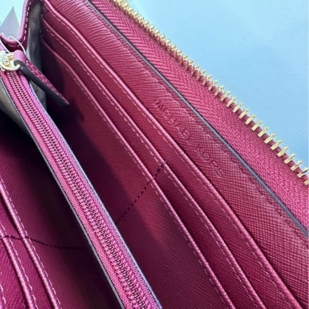 NEW Michael Kors Large three Quarter zip Leather wallet in Mulberry - Picture 6 of 9